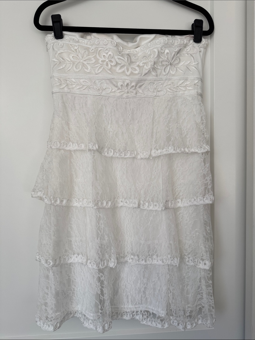 Sue Wong Lace Tiered Strapless Dress in White with Soutache Details - Picture 5 of 13